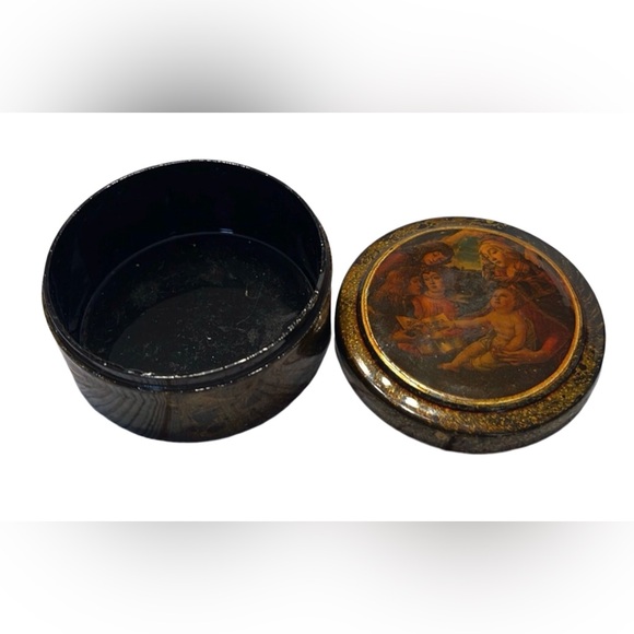 Trinket Box with Religious Picture. Pre Owned. - Picture 4 of 4